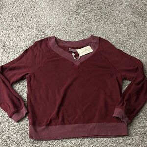 NWT Universal Thread target top size small